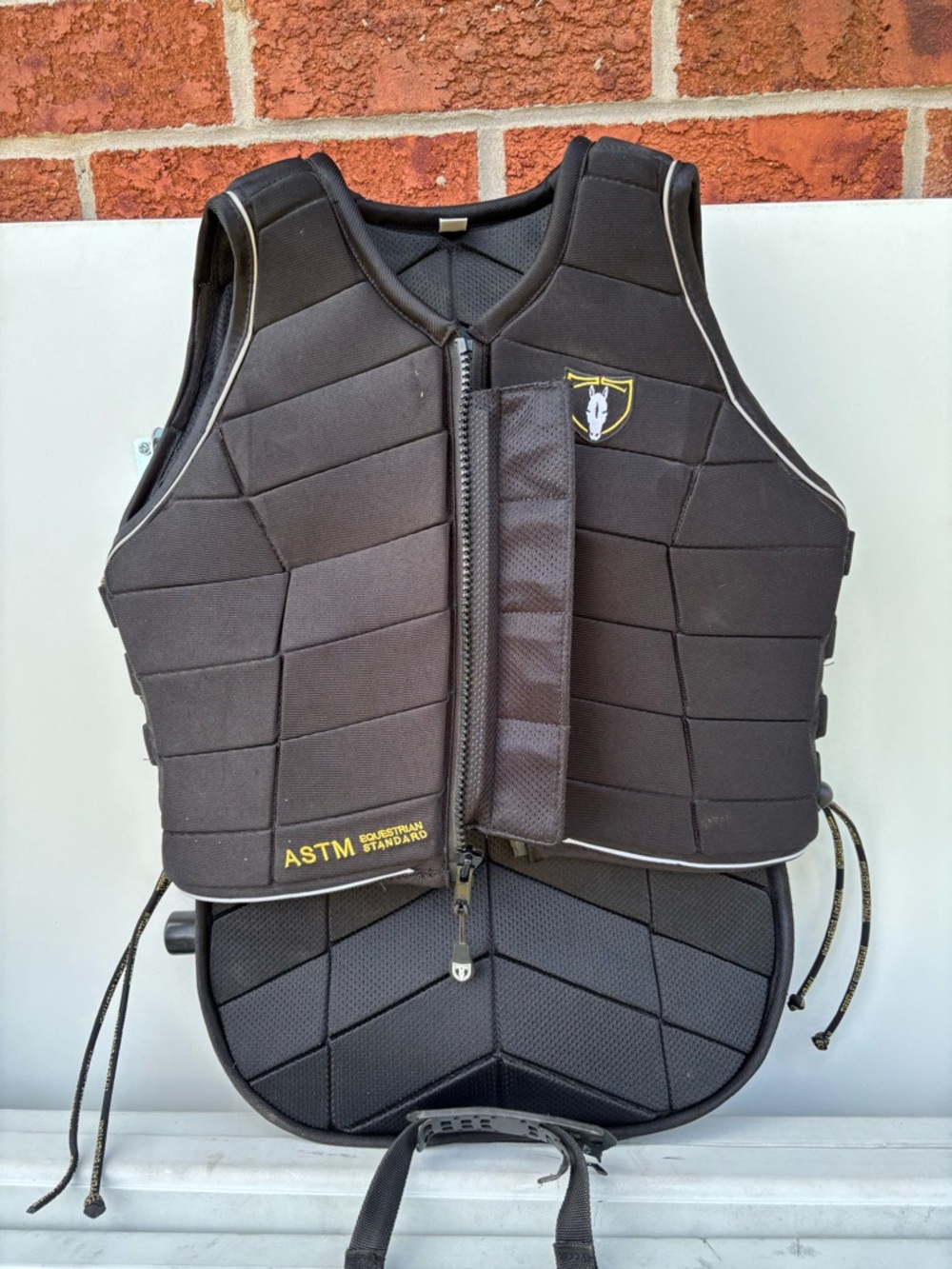 Tipperary Equestrian Black ASTM Certified Eventer Pro 3015. Only worn a few ti
